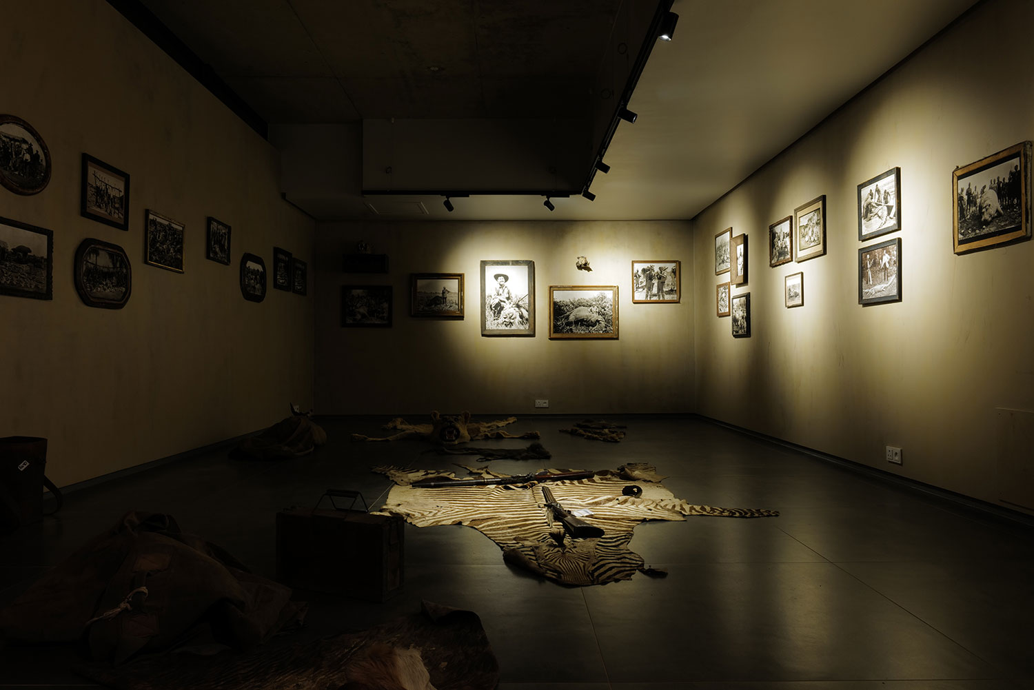 06_INSIDE-OUT-CENTER