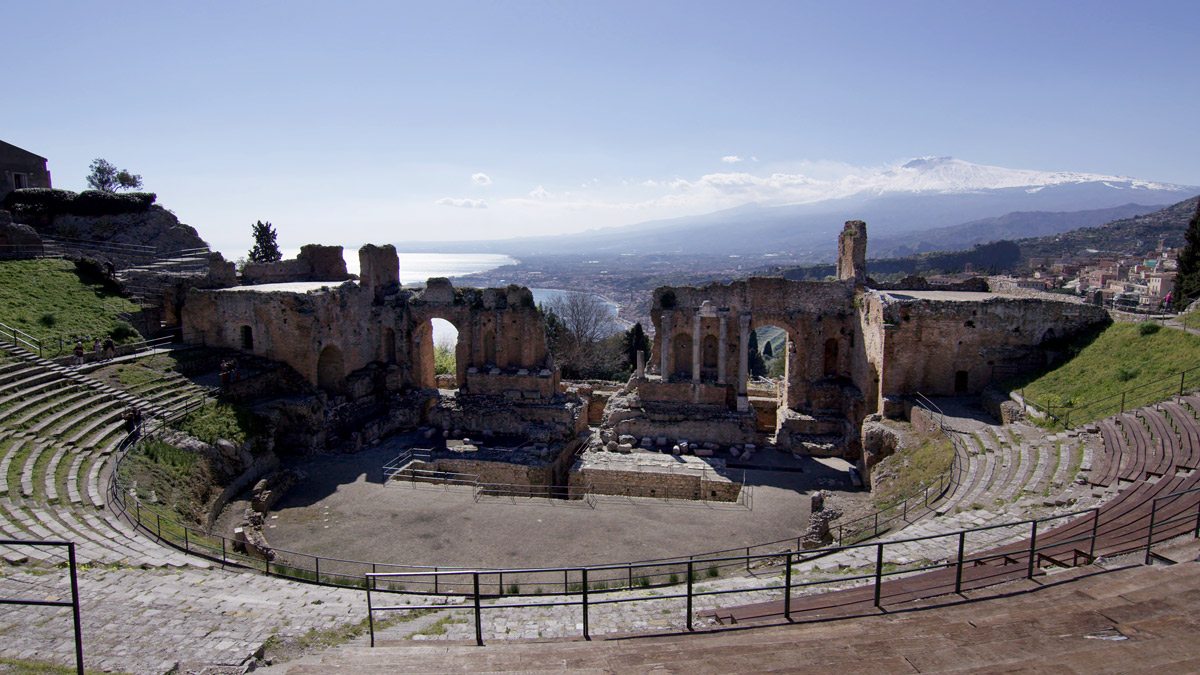 iGuzzini illuminates the Taormina Theatre