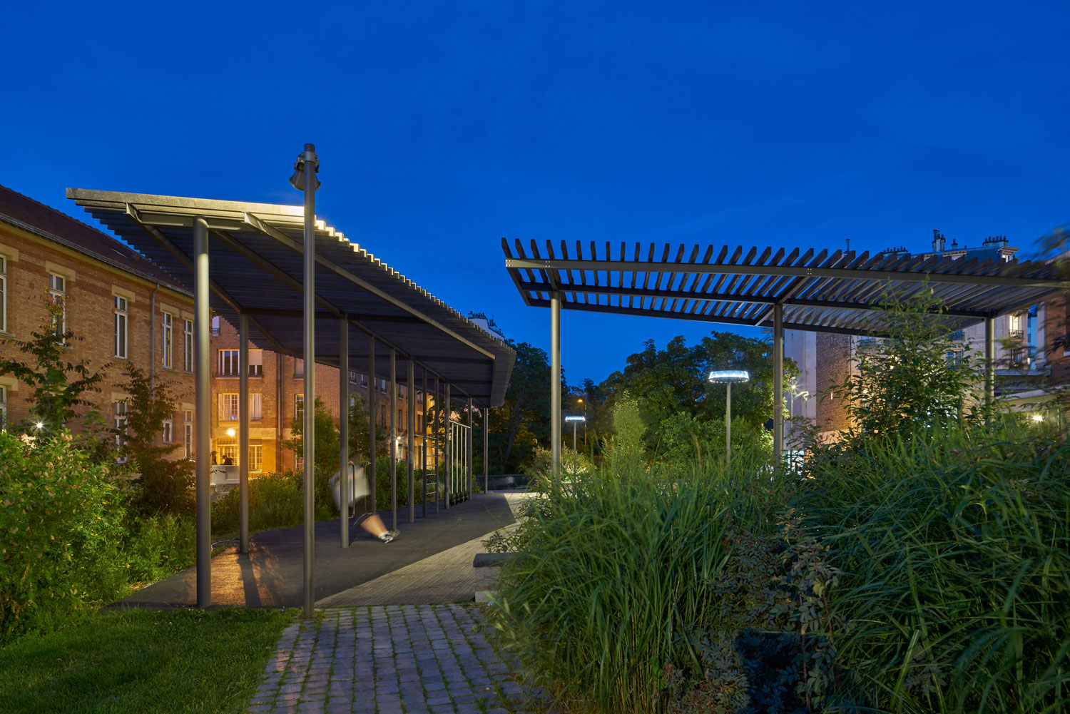 03_LA-PASSEGGIATA-JANE-E-PAULETTE-NARDAL