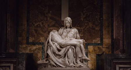 For the Jubilee 2025 iGuzzini illuminates Michelangelo's Pietà