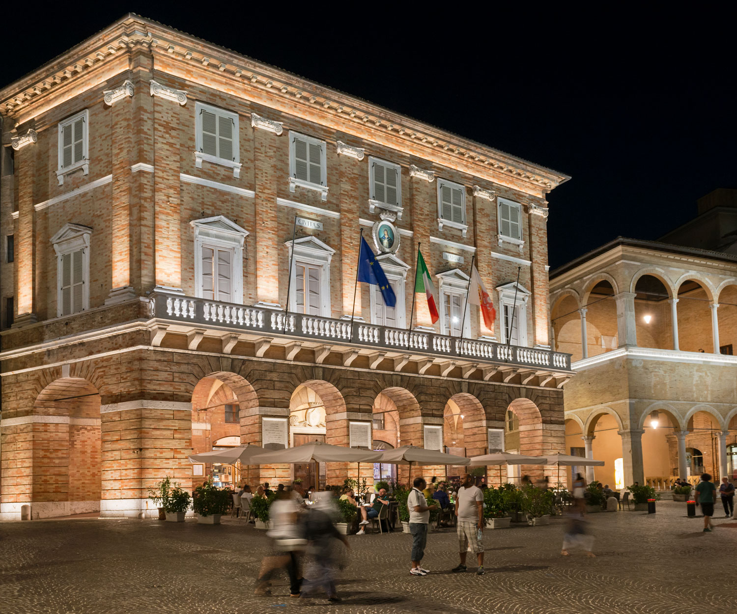 PIAZZA-DELLA-LIBERTA-MACERATA_IGUZZINI_01