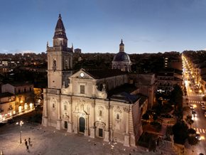 AGORA-COMPACT-DIAM-516_INSPIRATION_©STUDIOVETROBLU_IGUZZINI_CATTEDRALE_RAGUSA_07_DJI_0329
