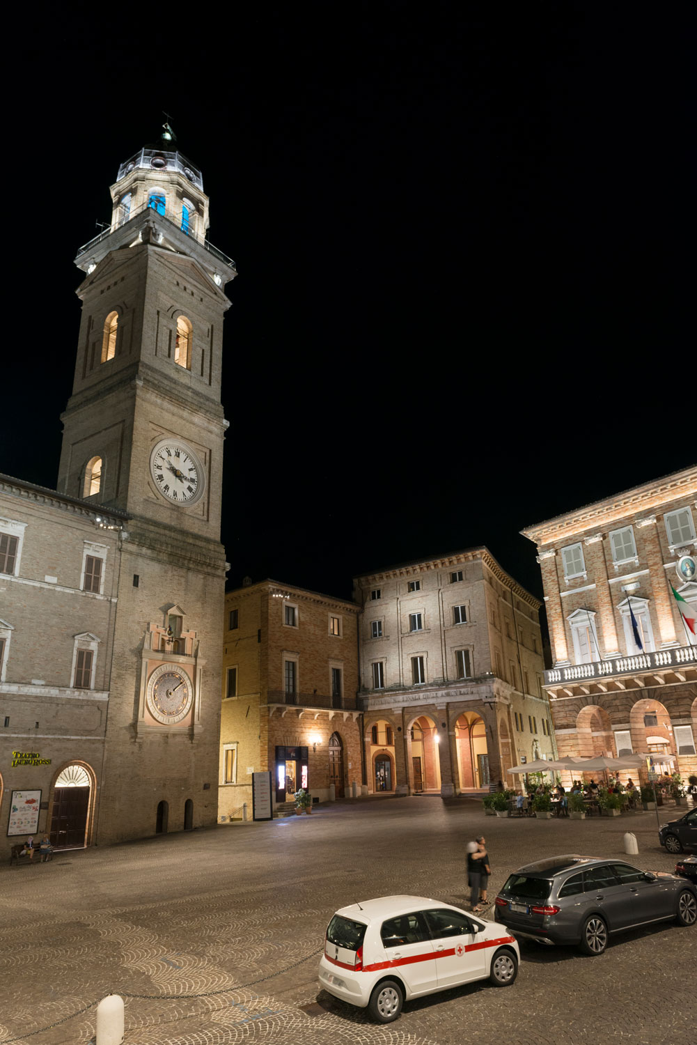 PIAZZA-DELLA-LIBERTA-MACERATA_IGUZZINI_04