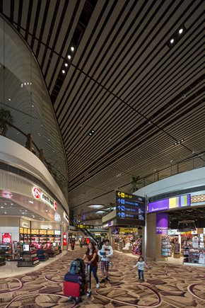 REFLEX-COB-SUPER-COMFORT-ROTONDO_INSPIRATION_ORG_847509_CHANGI_AIRPORT_T4_05-(1)
