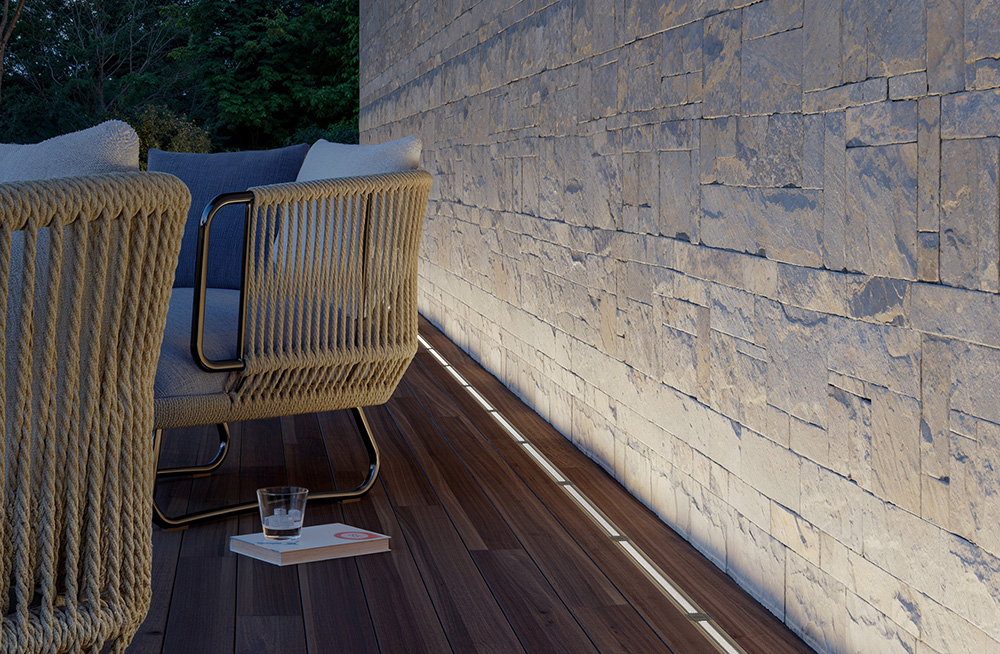 <span class="text-white" style="font-size:36px; color:#f2f2f2">LINEALUCE 27 RECESSED</span> <span class="text-white helvetica-light" style="font-size:34px; color:#f2f2f2">High Performance Linear System</span>