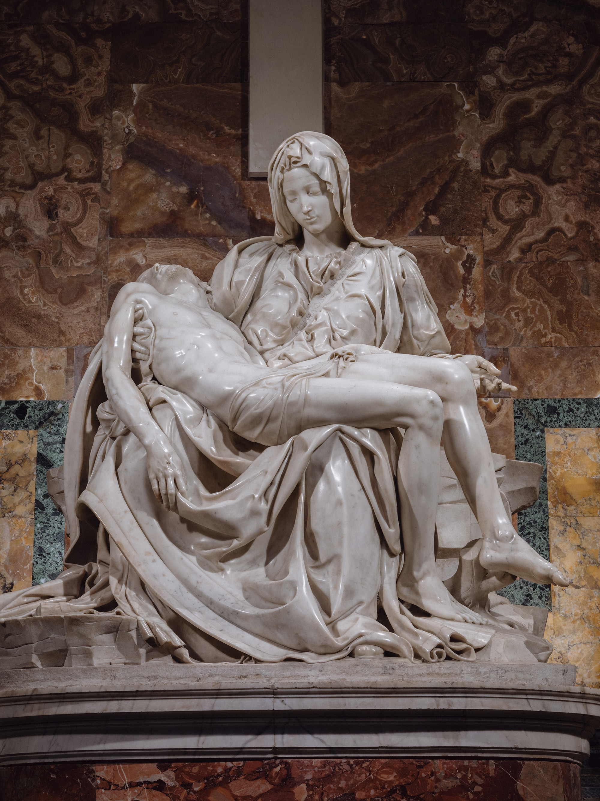 For the Jubilee 2025 iGuzzini illuminates Michelangelo&#39;s Pietà