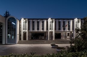 PLATEA-PRO-PROIETTORE-296X214_INSPIRATION_RENDE_©STUDIOVETROBLU_IGUZZINI_RENDE_03__IMG5723