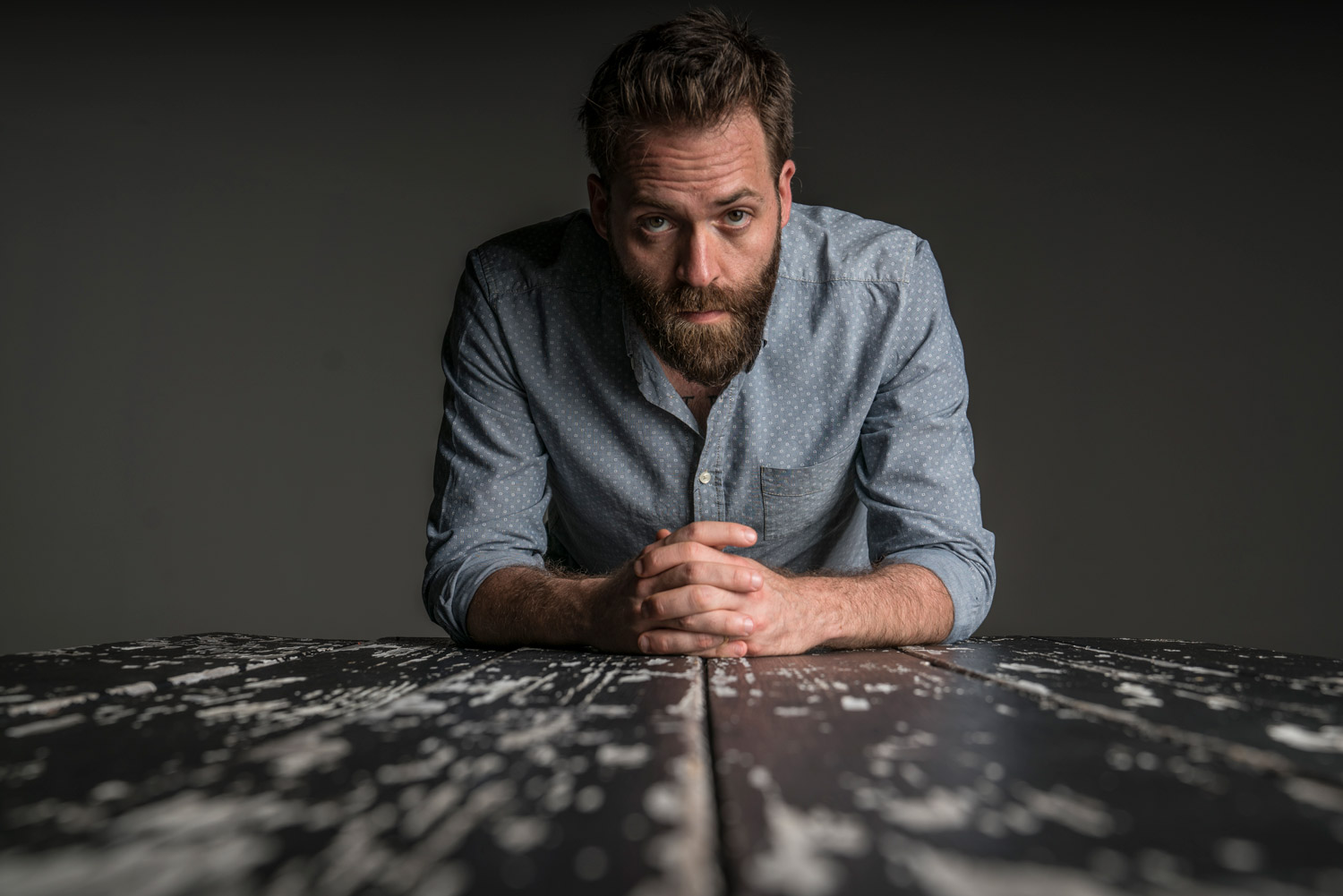 Tell a secret to keep it: a story of shadows and light