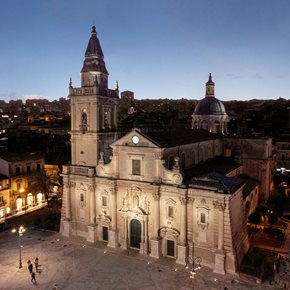 PALCO-INOUT-137MM_INSPIRATION_©STUDIOVETROBLU_IGUZZINI_CATTEDRALE_RAGUSA_07_DJI_0329-(1)